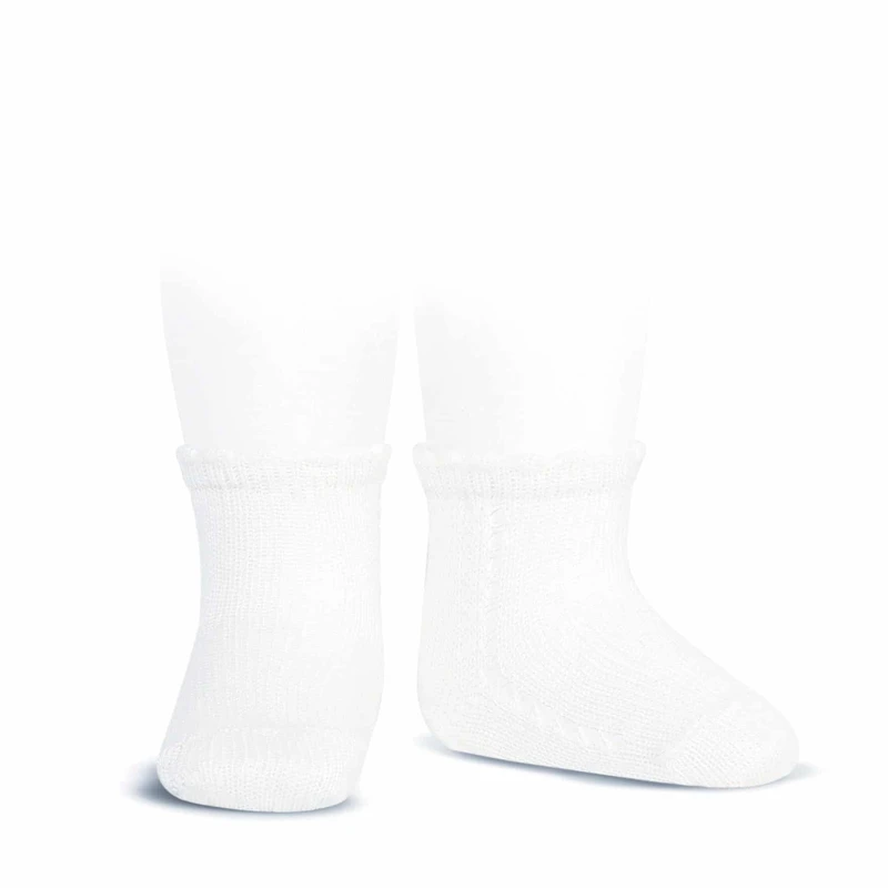 גרב קצרה חורים בצד - לבן