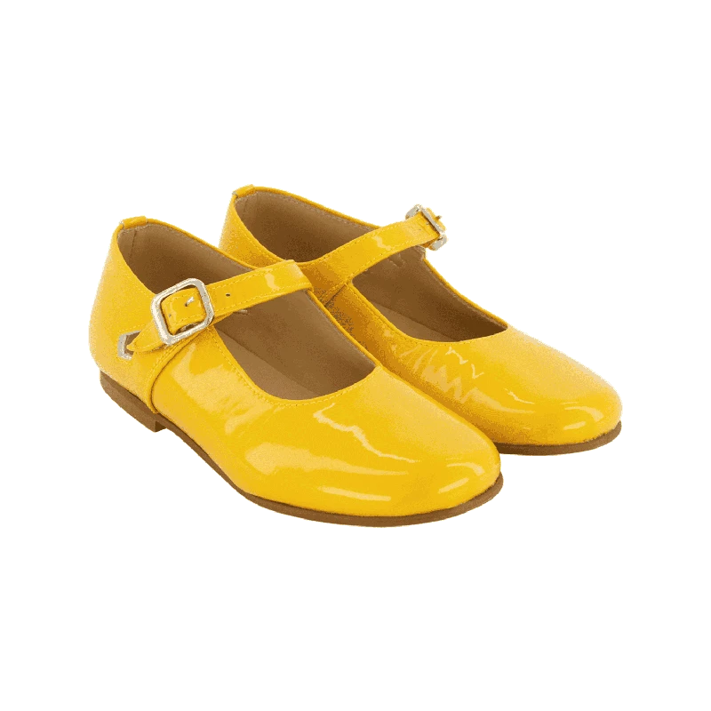 נעל בובה צבע צהוב סגירת אבזם