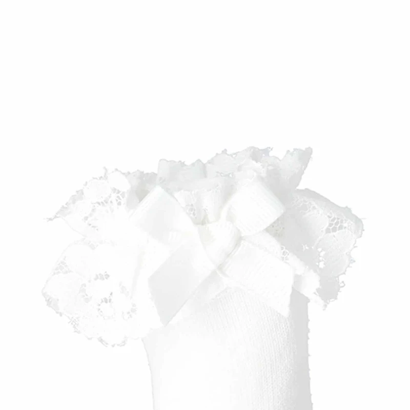 גרב ברך עם סיומת תחרה צבע לבן