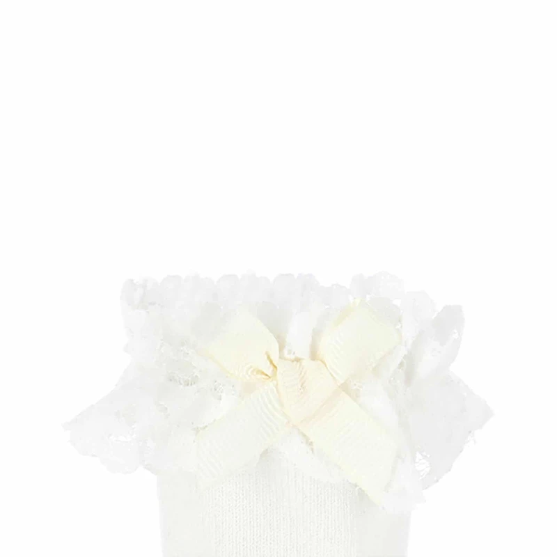 גרב ברך סיומת תחרה צבע שמנת