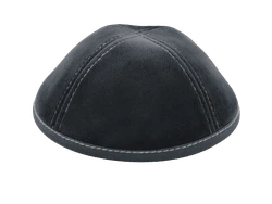 כיפה מבד קטיפה צבע אפור כהה עם תיפורים