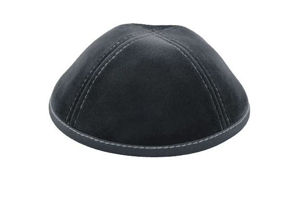 כיפה מבד קטיפה צבע אפור כהה עם תיפורים