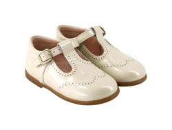 נעל לוחות הברית צבע שמנת עם אבזם