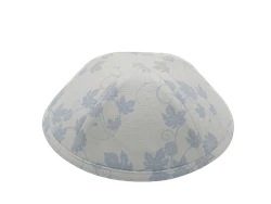 כיפה צבע לבן הדפסי פרחים בצבע תכלת