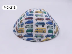 כיפה רקע לבן הדפסי מכוניות