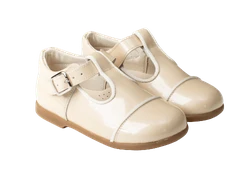 נעל קלאסית צבע שמנת סגירת אבזם