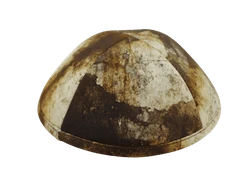 .כיפה טאי דאי בגווני חום.