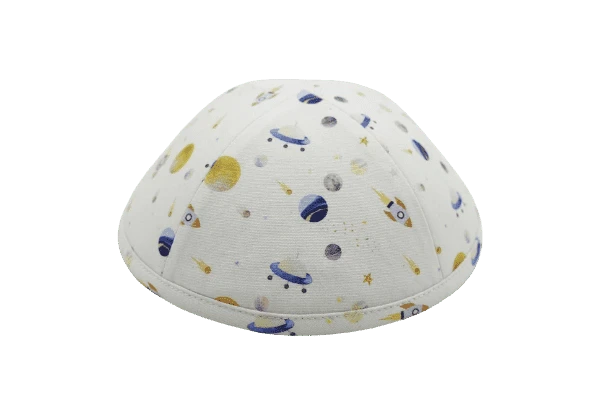 כיפה צבע שמנת הדפס חלל