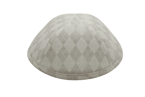 כיפה צבע שמנת הדפסי מעויינים