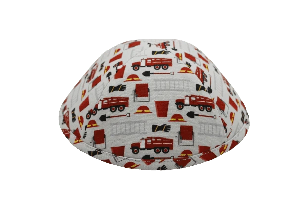 כיפה רקע לבן הדפסי כבאית