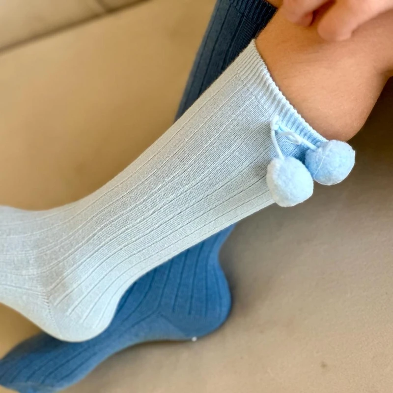 גרב ברך עם דוגמא בשילוב פונפונים צבע ורוד בייבי – תמונה 2