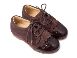 נעל קלאסית צבע חום עם פרנזים