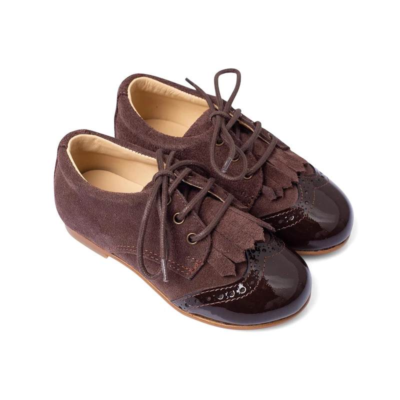 נעל קלאסית צבע חום עם פרנזים