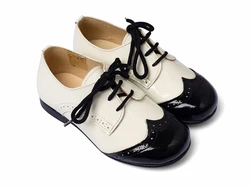 נעל לוחות הברית צבע שמנת בשילוב שחור