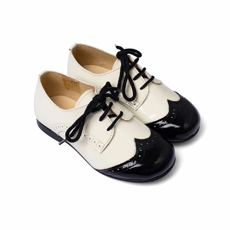 נעל לוחות הברית צבע שמנת בשילוב שחור