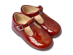 נעל לוחות הברית צבע קאמל סגירת אבזם