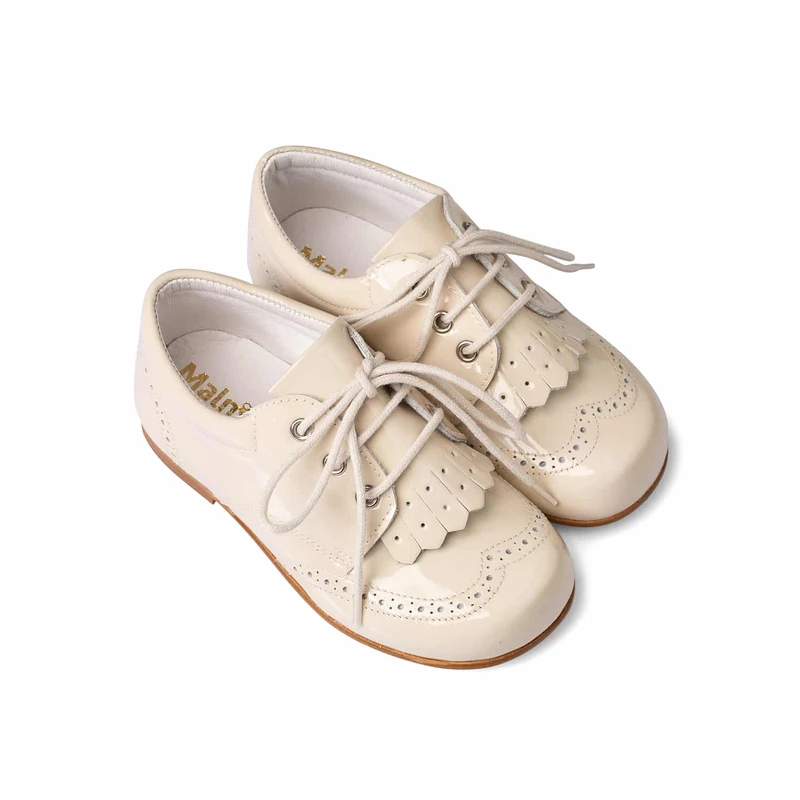 נעל בנים צבע שמנת עם פרנזים