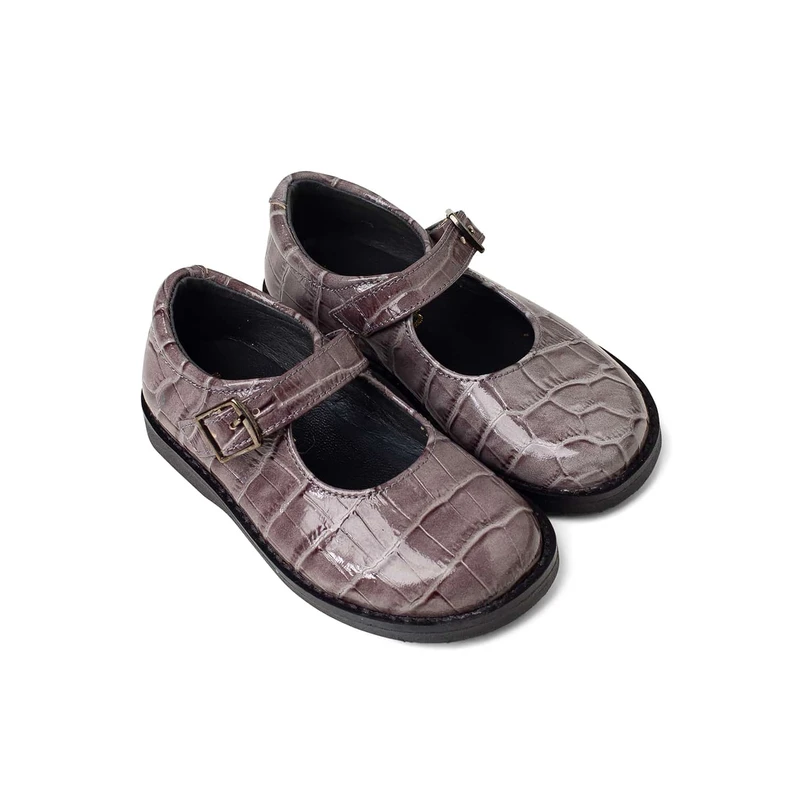 נעל צבע אפור סגירת אבזם