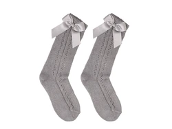 גרב ברך מחוררת צבע כסף נצנצים עם פפיון