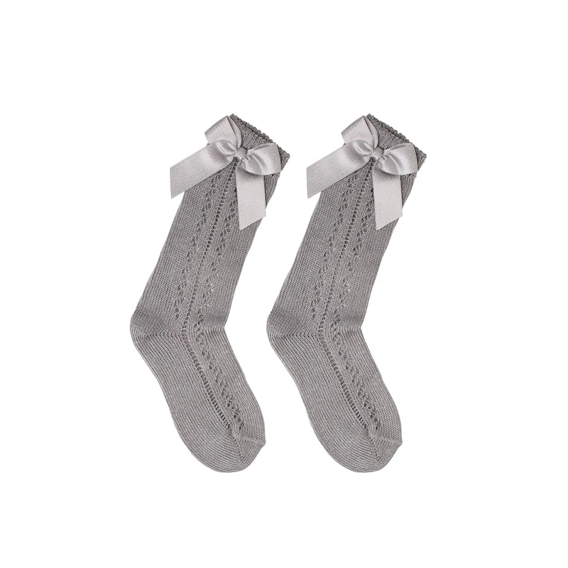 גרב ברך מחוררת צבע כסף נצנצים עם פפיון