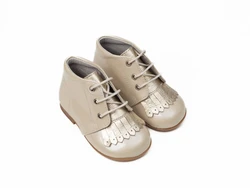 מגף צבע שמנת לשונית פרנזים צבע זהב