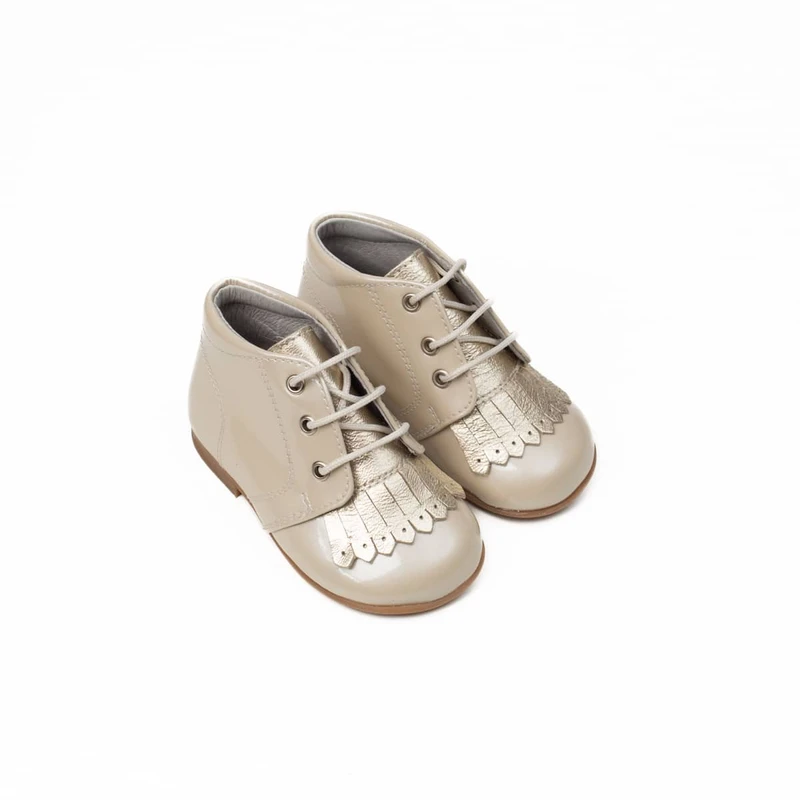 מגף צבע שמנת לשונית פרנזים צבע זהב