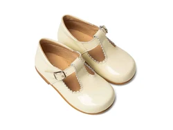 נעל בנים צבע שמנת סגירת אבזם