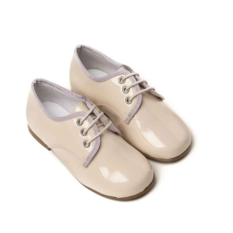 נעל קלאסית צבע שמנת סיומת סרט