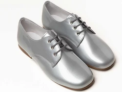 נעל קלאסית צבע כסף