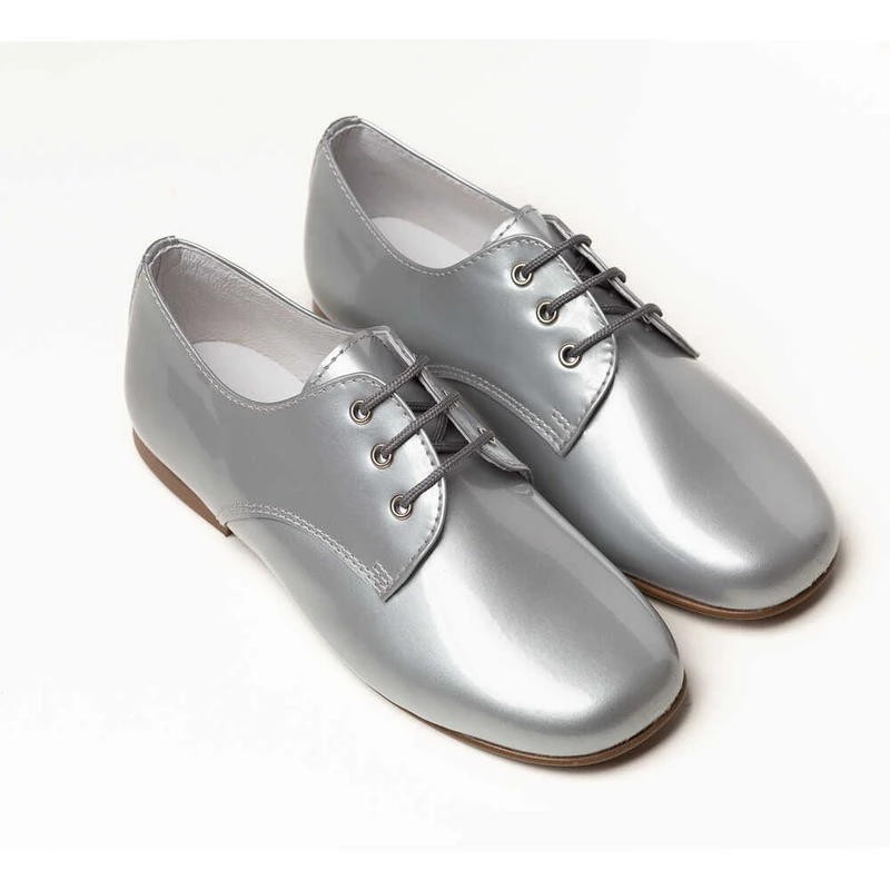 נעל קלאסית צבע כסף