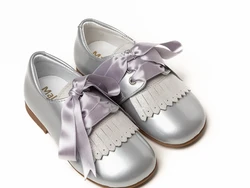 נעל בנים צבע כסוף עם פרנזים