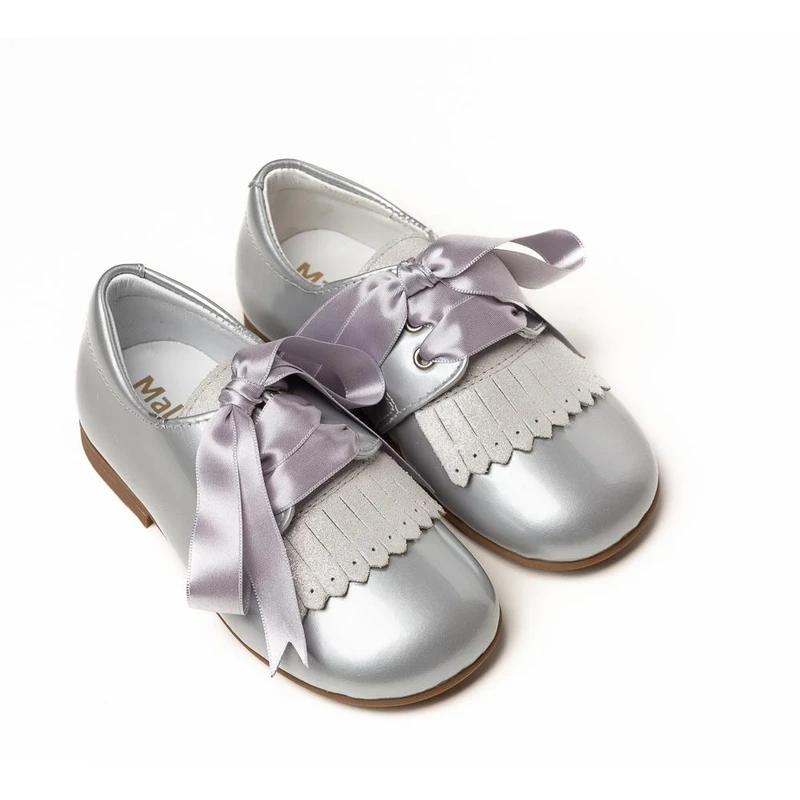 נעל בנים צבע כסוף עם פרנזים