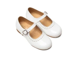 נעל בובה צבע לבן לק