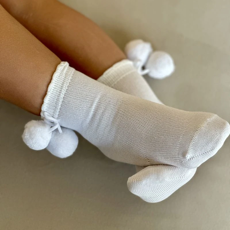 גרב ברך בשילוב פונפונים צבע תכלת – תמונה 3