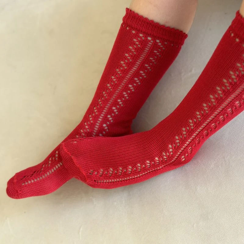 גרב ברך מחוררת צבע כחול כהה – תמונה 3