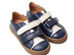 נעל סניקרס כחול לבן סגירת סקוצים