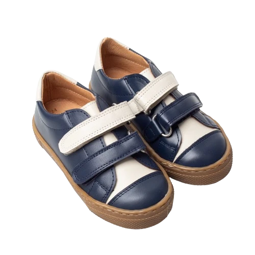 נעל סניקרס כחול לבן סגירת סקוצים