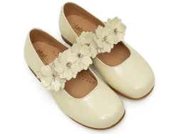 נעל בובה צבע שמנת רצועת פרחים