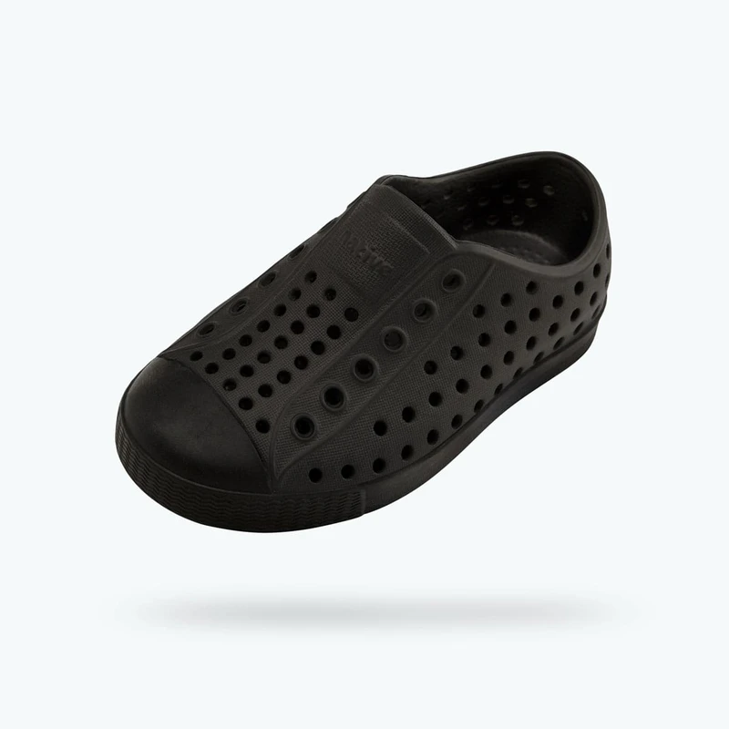 נעל נייטיב NATIVE צבע שחור סוליה שחורה