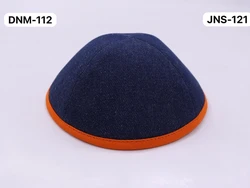 כיפה מבד גינס צבע כחול סרט בצבע כתום