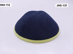 כיפה מבד גינס צבע כחול סרט בצבע צהוב