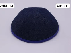 כיפה מבד גינס צבע כחול סרט עור בצבע כחול